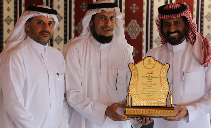 الكلية تقيم احتفالاً بمناسبة حصول برنامجي إدارة الأعمال والمحاسبة على الاعتماد البرامجي الكامل -  صورة