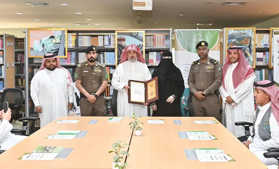 وكيل الجامعة للتنمية والاستثمار يطلق فعاليات أسبوع السلامة المرورية بالمكتبة المركزية -  2