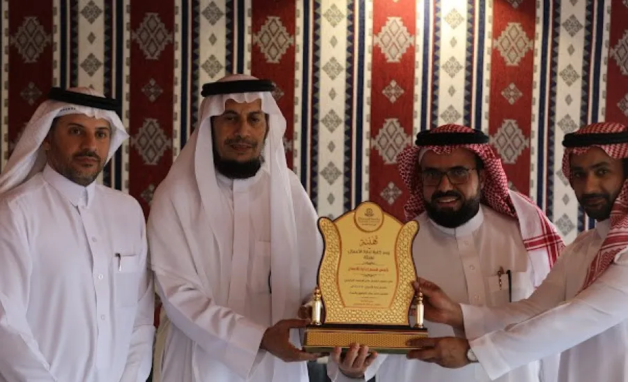 الكلية تقيم احتفالاً بمناسبة حصول برنامجي إدارة الأعمال والمحاسبة على الاعتماد البرامجي الكامل - صورة