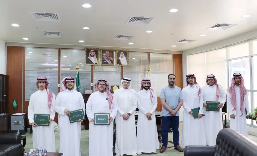 The Applied College honors outstanding students across all branches - أرشدني 