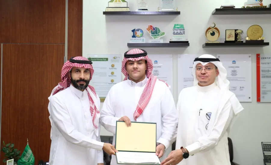 The Applied College honors outstanding students across all branches - أرشدني 