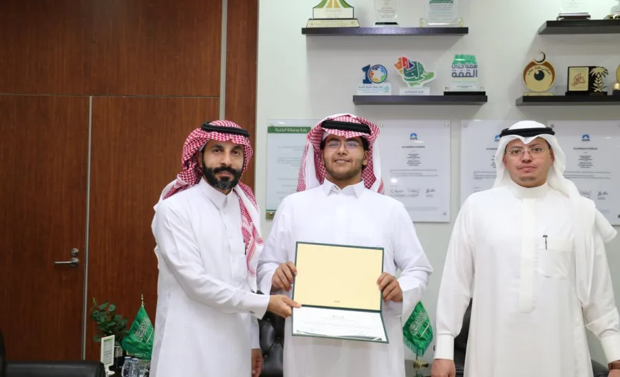 The Applied College honors outstanding students across all branches - أرشدني 