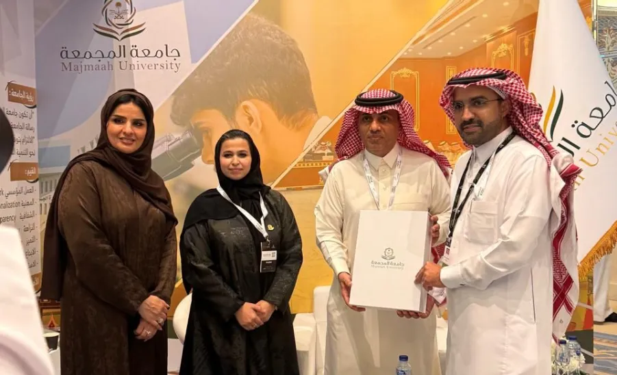 عميد كلية التمريض تزور جناح الجامعة في المعرض الدولي للتعليم EDGEx2025 - عميد كلية التمريض تزور جناح جامعة المجمعة المشارك في المعرض الدولي للتعليم EDGEx