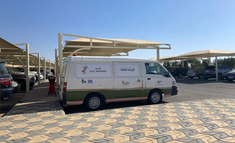 ضمن خدمات الجامعة " الورشة المتنقلة والمساعدة على الطريق" لخدمة الطلاب  - 1