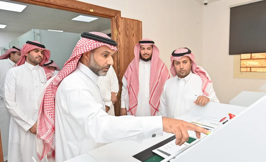 THE VICE-RECTOR LAUNCHES THE DOCUMENT DESTRUCTION FACILITY UNDER THE ARCHIVES AND RECORDS FACILITY
 - .