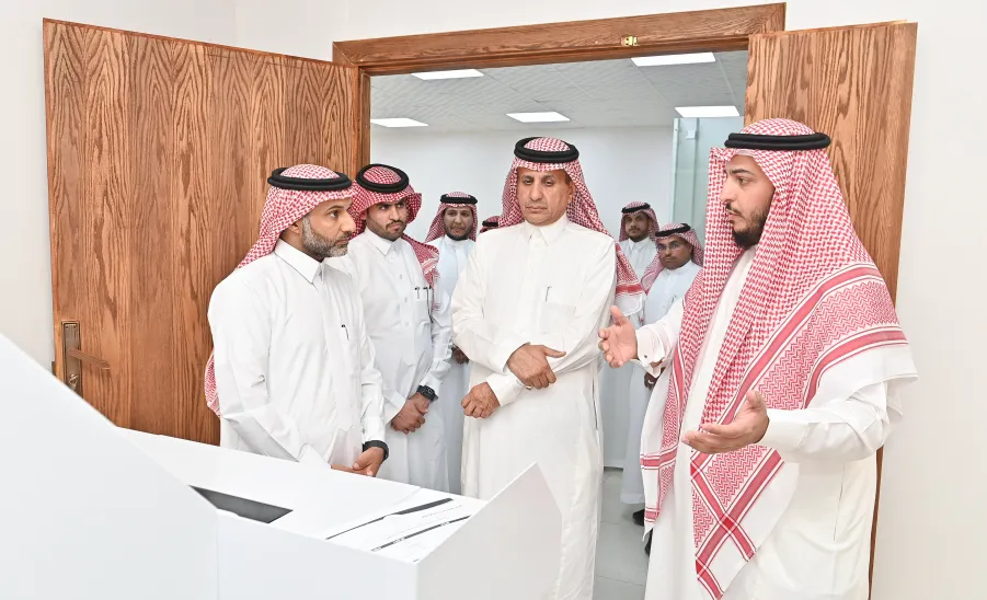 THE VICE-RECTOR LAUNCHES THE DOCUMENT DESTRUCTION FACILITY UNDER THE ARCHIVES AND RECORDS FACILITY
 - .