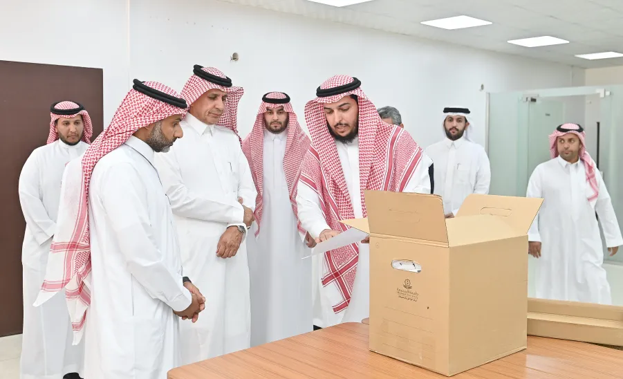 THE VICE-RECTOR LAUNCHES THE DOCUMENT DESTRUCTION FACILITY UNDER THE ARCHIVES AND RECORDS FACILITY -  .