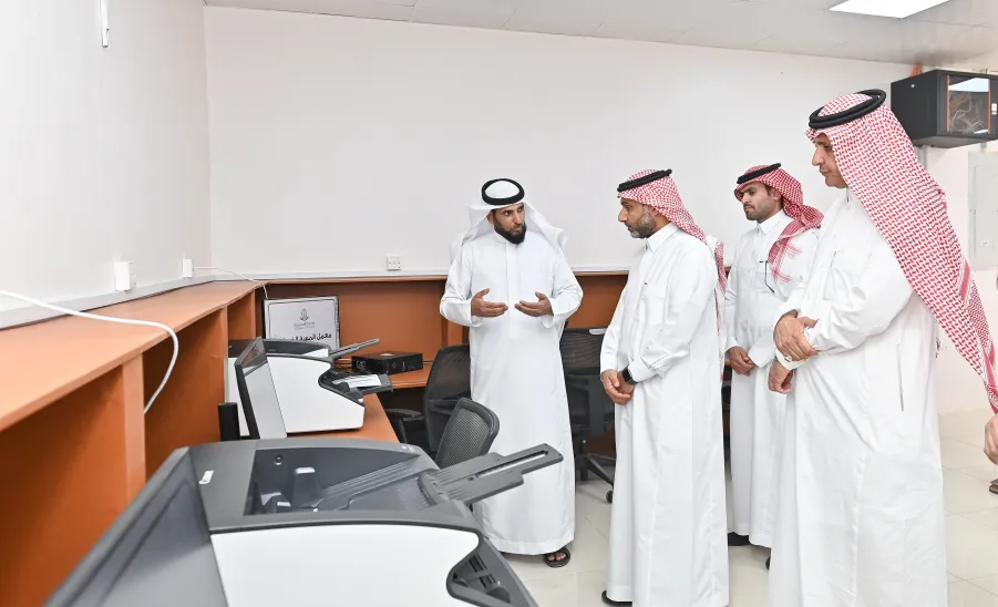 THE VICE-RECTOR LAUNCHES THE DOCUMENT DESTRUCTION FACILITY UNDER THE ARCHIVES AND RECORDS FACILITY
 - .
