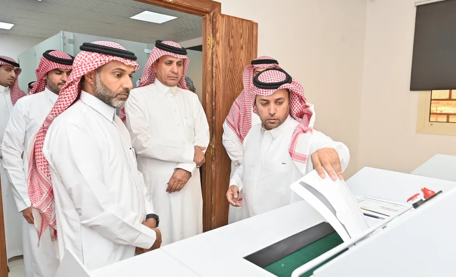 THE VICE-RECTOR LAUNCHES THE DOCUMENT DESTRUCTION FACILITY UNDER THE ARCHIVES AND RECORDS FACILITY -  .