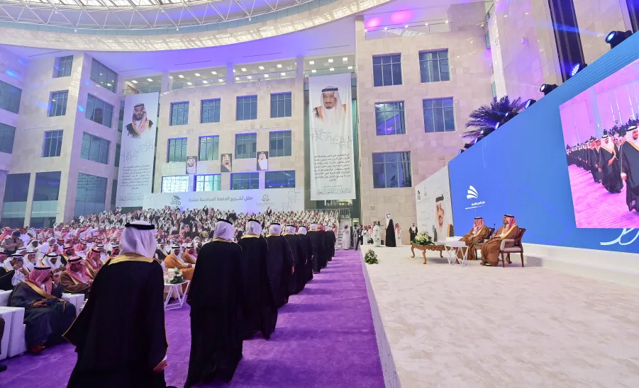 برعاية سمو أمير منطقة الرياض : الجامعة تقيم حفل تخريج الدفعة السادسة عشرة من طلابها -  حفل التخرج 16 