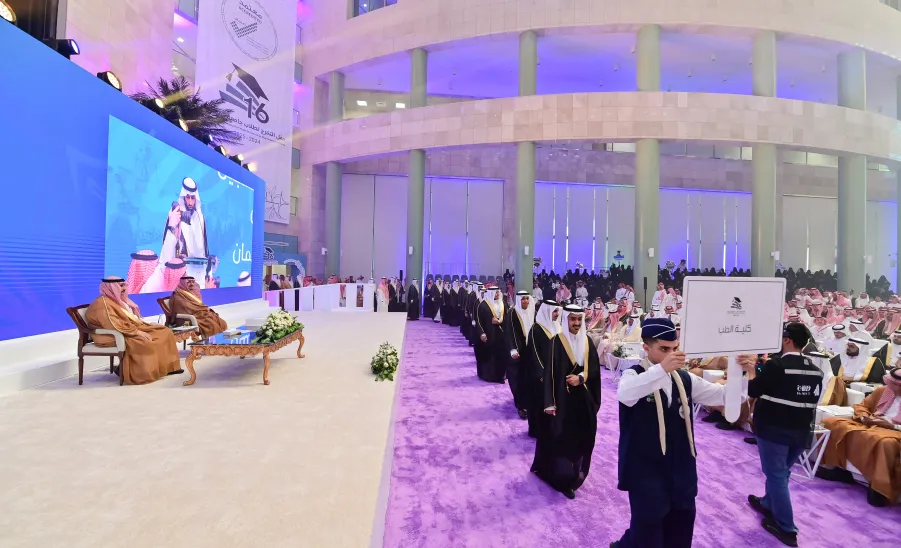 برعاية سمو أمير منطقة الرياض : الجامعة تقيم حفل تخريج الدفعة السادسة عشرة من طلابها -  حفل التخرج 16 