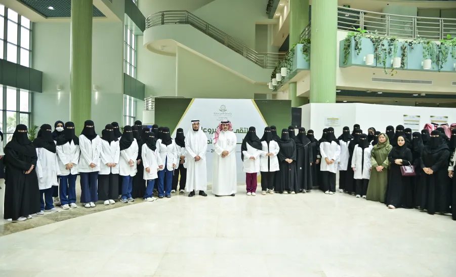 رئيس الجامعة يفتتح ملتقى المشروعات الطلابية والمعرض المصاحب  -  المشاريع الطلابية المتميزة 