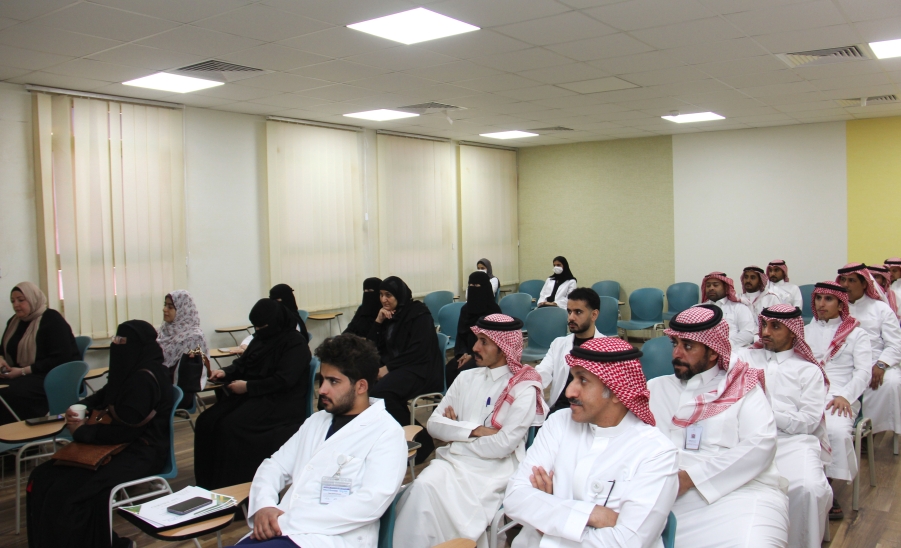 الإدارة العامة للصحة المهنية والبيئة تنظم ندوة صحية توعوية بكلية التمريض