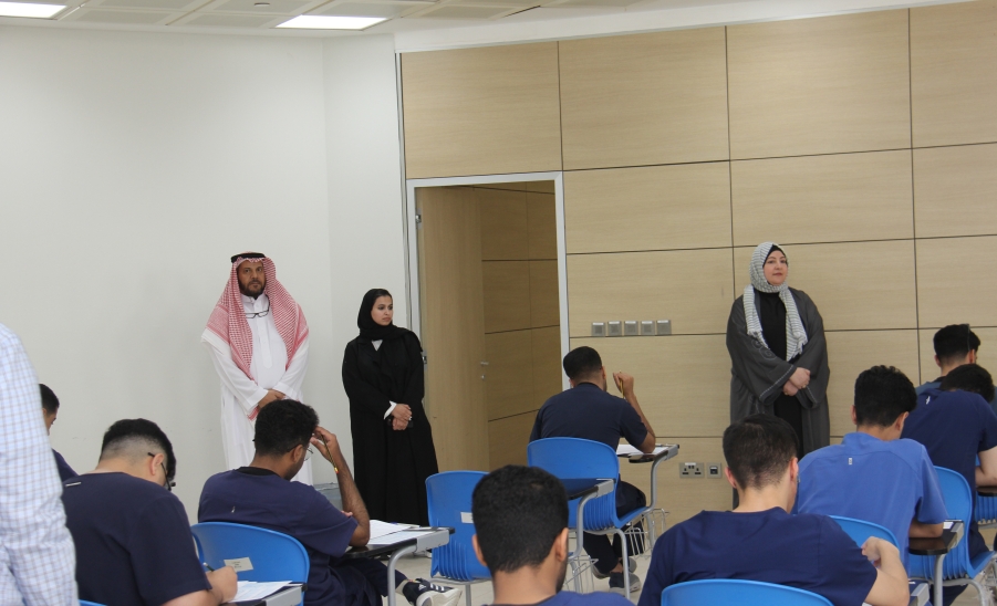 عميد كلية التمريض تتفقد سير الاختبارات النهائية للعام الجامعي 1446هـ