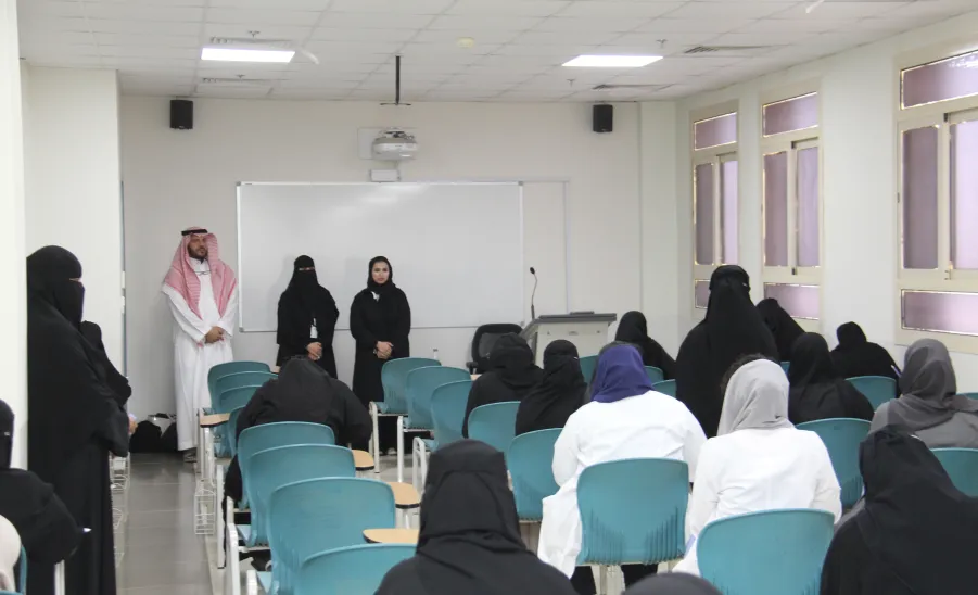 عميد كلية التمريض تتفقد سير الاختبارات النهائية للعام الجامعي 1446هـ - عميد كلية التمريض تتفقد سير الاختبارات النهائية للعام الجامعي 1446هـ