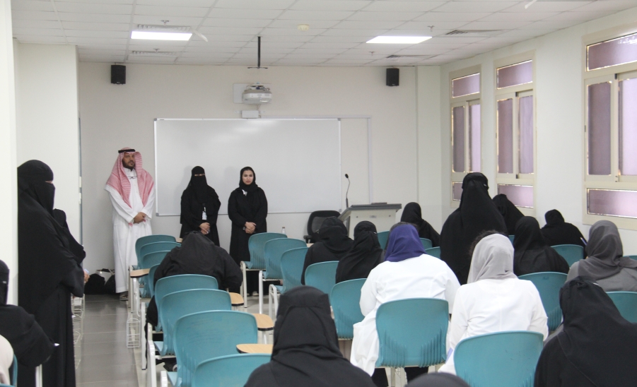 عميد كلية التمريض تتفقد سير الاختبارات النهائية للعام الجامعي 1446هـ