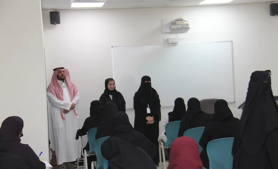 عميد كلية التمريض تتفقد سير الاختبارات النهائية للعام الجامعي 1446هـ - عميد كلية التمريض تتفقد سير الاختبارات النهائية للعام الجامعي 1446هـ