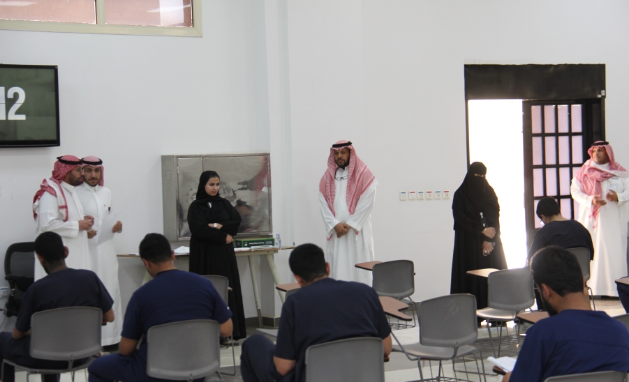 عميد كلية التمريض تتفقد سير الاختبارات النهائية للعام الجامعي 1446هـ