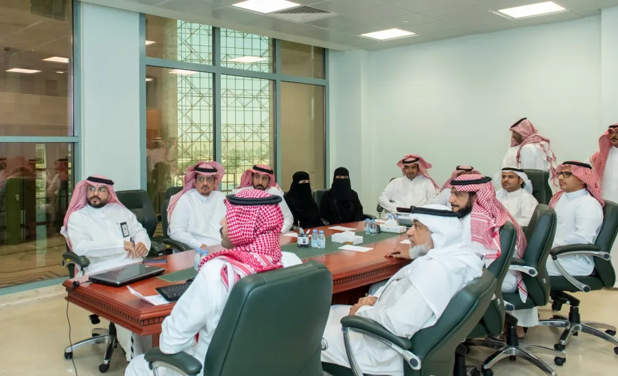 عدد من مسؤولي الجامعة في زيارة لعمادة تقنية المعلومات والتعليم الإلكتروني -  زيارة جهات الجامعة لعمادة تقنية المعلومات والتعليم الإلكتروني