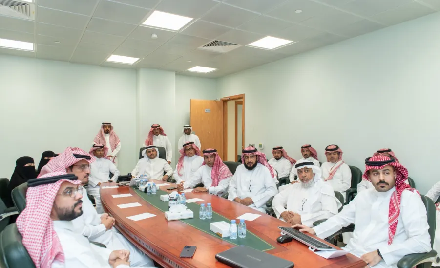 عدد من مسؤولي الجامعة في زيارة لعمادة تقنية المعلومات والتعليم الإلكتروني -  زيارة جهات الجامعة لعمادة تقنية المعلومات والتعليم الإلكتروني
