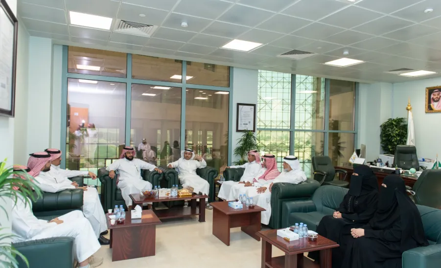 عدد من مسؤولي الجامعة في زيارة لعمادة تقنية المعلومات والتعليم الإلكتروني -  زيارة جهات الجامعة لعمادة تقنية المعلومات والتعليم الإلكتروني