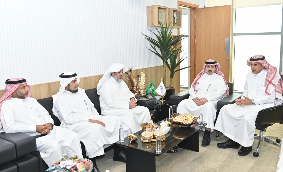 MU RECTOR VISITS THE GENERAL ADMINISTRATION OF ADMINISTRATIVE AND FINANCIAL AFFAIRS - زيارة