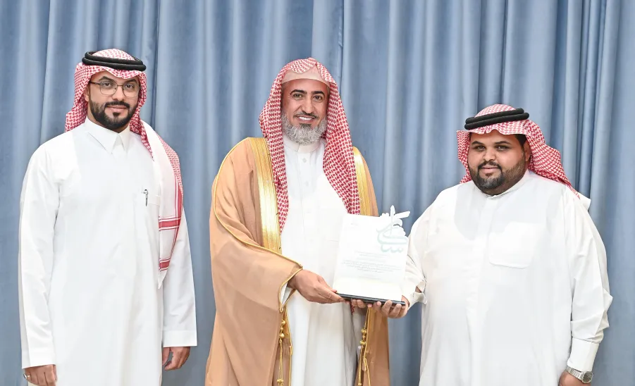 The Vice-Rector for Development and Investment honors the General Administration of Services on Public Relations Day - 1