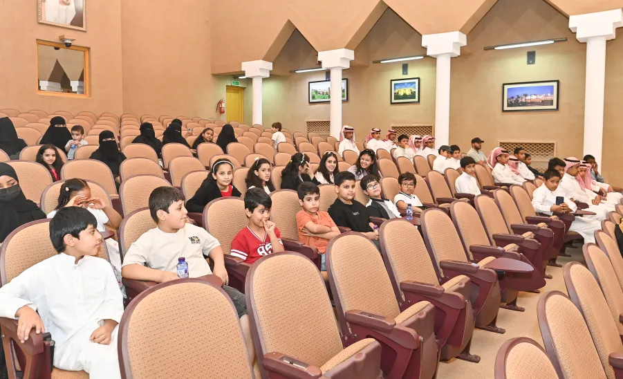 الجامعة تختتم دورة اللغة الإنجليزية بمركز عبدالرحمن السديري الثقافي -  من ختام دورة اللغة الإنجليزية