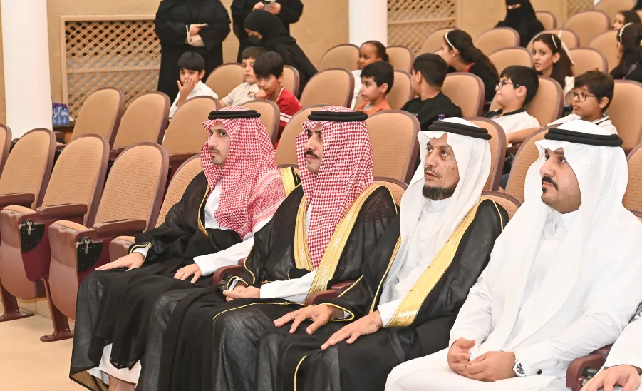 الجامعة تختتم دورة اللغة الإنجليزية بمركز عبدالرحمن السديري الثقافي -  من ختام دورة اللغة الإنجليزية