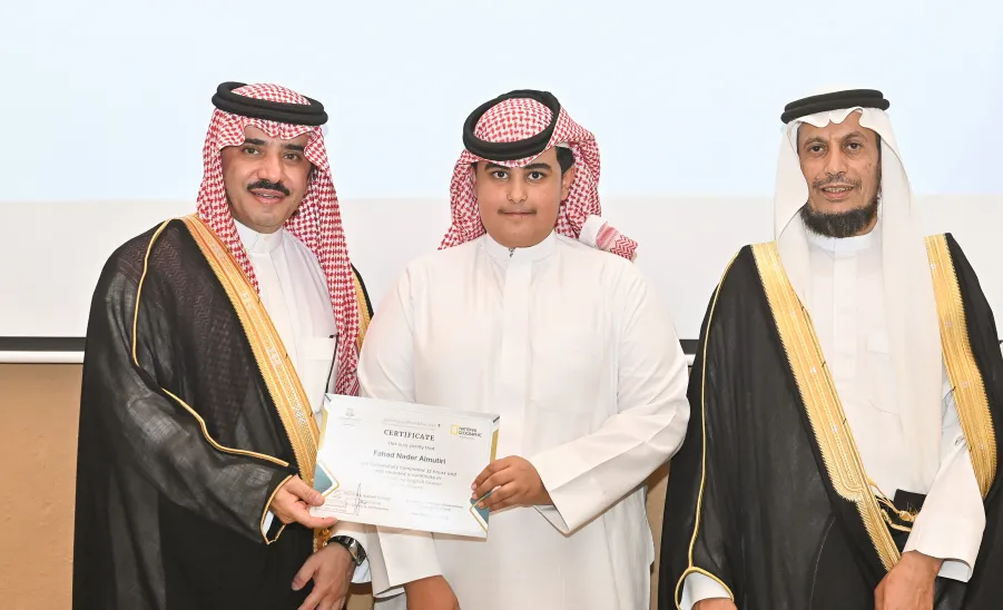 الجامعة تختتم دورة اللغة الإنجليزية بمركز عبدالرحمن السديري الثقافي -  من ختام دورة اللغة الإنجليزية