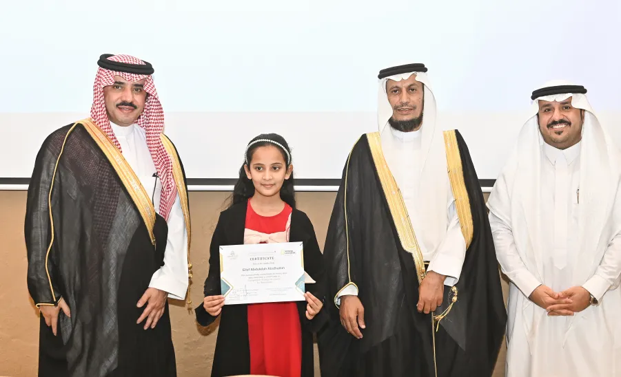 الجامعة تختتم دورة اللغة الإنجليزية بمركز عبدالرحمن السديري الثقافي -  من ختام دورة اللغة الإنجليزية