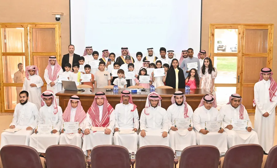 الجامعة تختتم دورة اللغة الإنجليزية بمركز عبدالرحمن السديري الثقافي -  من ختام دورة اللغة الإنجليزية