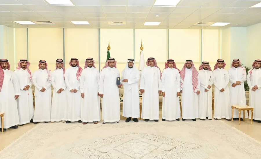 وكيل الجامعة للشؤون التعليمية يزور الإدارة العامة للموارد البشرية مهنئًا بمنجز الارتباط الوظيفي - زيارة الموارد البشرية 