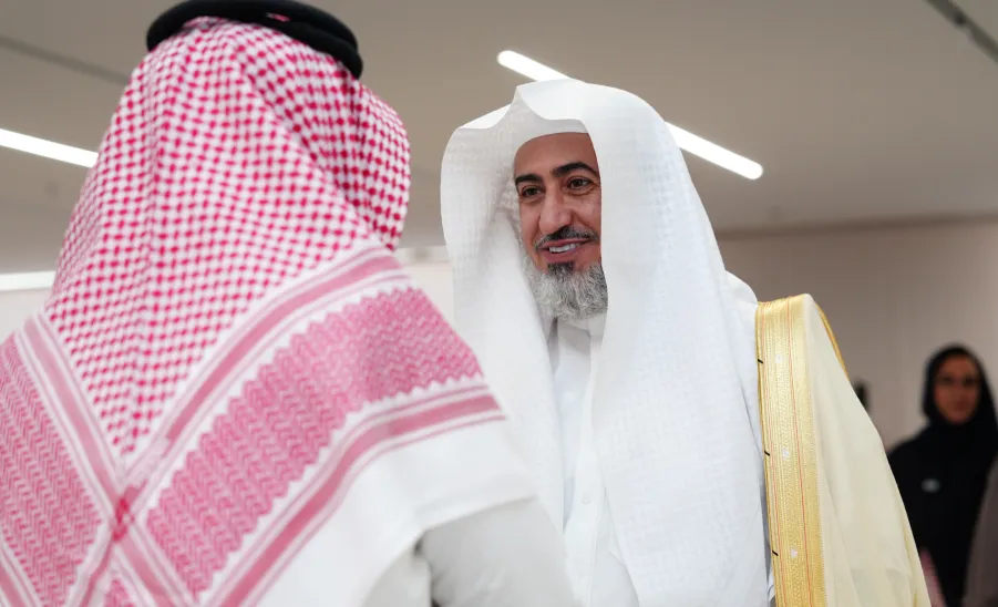 بالشراكة بين الجامعة وهيئة حقوق الإنسان:  وكيل الجامعة للتنمية والاستثمار يشارك في حفل ختام برنامج "خبير في حقوق الإنسان" -  وكيل جامعة المجمعة للتنمية والاستثمار