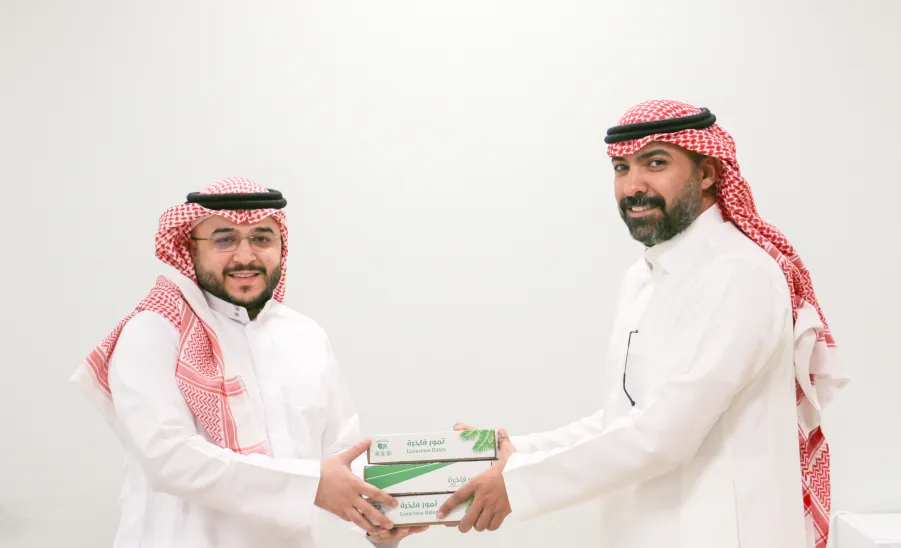 PROJECTS, OPERATIONS, AND MAINTENANCE ADMINISTRATION DISTRIBUTES DATES TO UNIVERSITY STAFF -  صورة