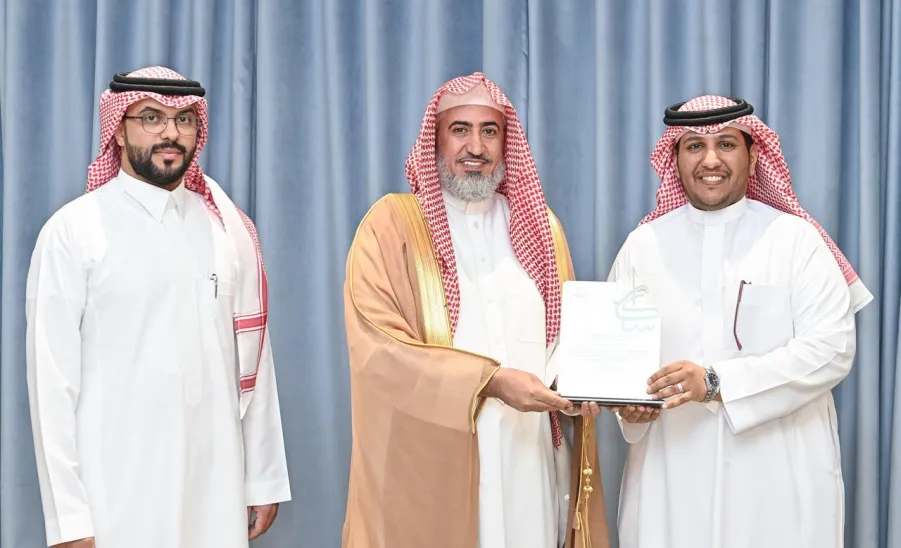 The Vice-Rector for Development and Investment honors the Administration on Public Relations Day - وكيل الجامعة للتنمية و الاستثمار يُكرّم الإدارة في اليوم العالمي للعلاقات العامة