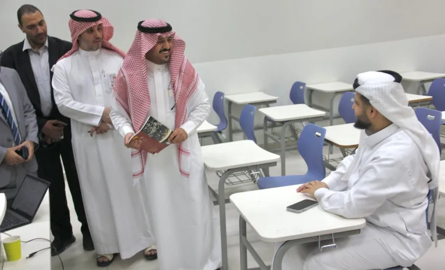 الرئيس التنفيذي للكلية التطبيقية يتابع الاستعدادات للعام الجامعي 1447 هـ - لقاء