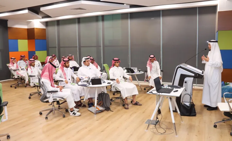 الجامعة ممثلة بمركز  شؤون الخريجين ودعم التوظيف بعمادة شؤون الطلاب تختتم برنامج ( وثبة ) الصيفي -  5