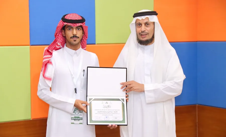 الجامعة ممثلة بمركز  شؤون الخريجين ودعم التوظيف بعمادة شؤون الطلاب تختتم برنامج ( وثبة ) الصيفي -  1