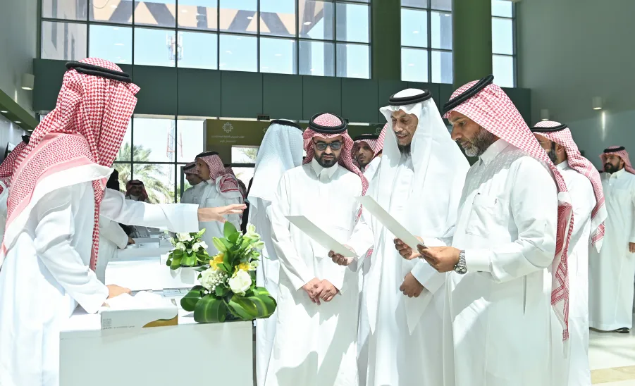 الجامعة تقيم اللقاء السنوي للطلبة المستجدين ومعرض الإرشاد الجامعي للعام 1447هـ - اللقاء السنوي للطلبة المستجدين