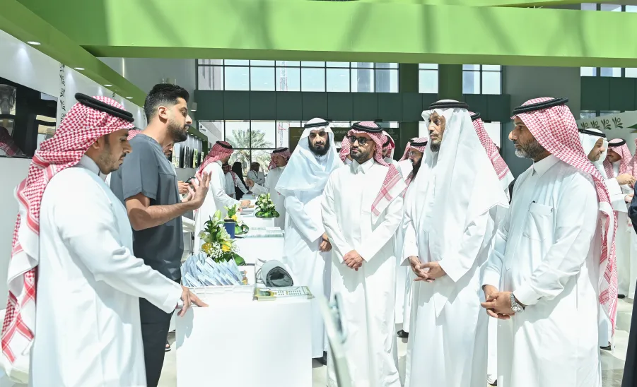 الجامعة تقيم اللقاء السنوي للطلبة المستجدين ومعرض الإرشاد الجامعي للعام 1447هـ - اللقاء السنوي للطلبة المستجدين
