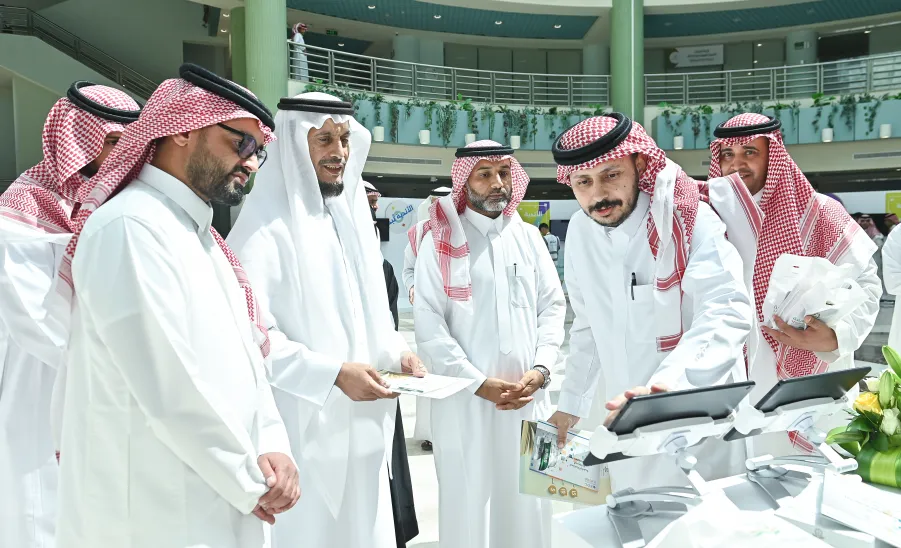 الجامعة تقيم اللقاء السنوي للطلبة المستجدين ومعرض الإرشاد الجامعي للعام 1447هـ - اللقاء السنوي للطلبة المستجدين
