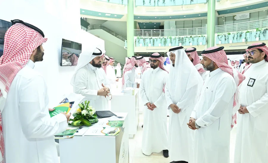الجامعة تقيم اللقاء السنوي للطلبة المستجدين ومعرض الإرشاد الجامعي للعام 1447هـ - اللقاء السنوي للطلبة المستجدين