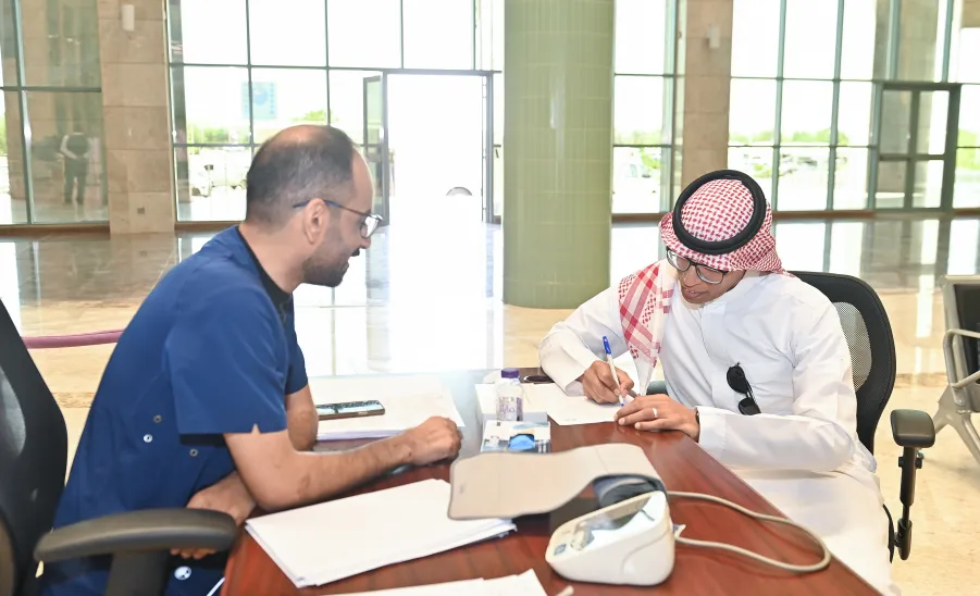 MU ORGANIZES BLOOD DONATION IN RESPONSE TO NATIONAL INITIATIVE  -  جامعة المجمعة