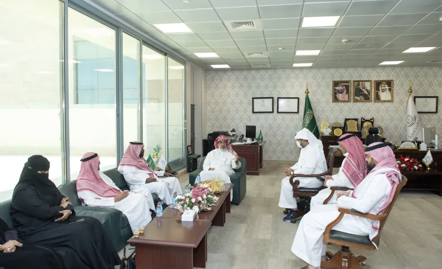 فريق مشروع معيار إدامة يزور الجامعة - فريق مشروع معيار إدامة يزور الجامعة
