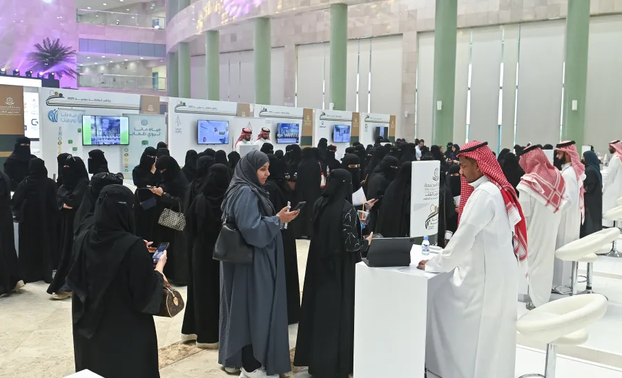 ملتقى ( انطلاقة مهنية 2025 ) يواصل أعماله لليوم الثاني - ملتقى " انطلاقة مهنية 2025 " 