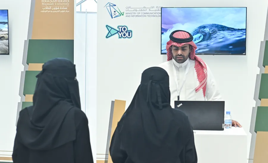 ملتقى ( انطلاقة مهنية 2025 ) يواصل أعماله لليوم الثاني - ملتقى " انطلاقة مهنية 2025 " 