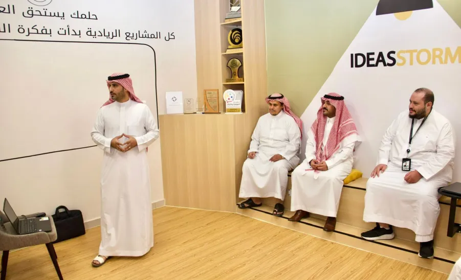 الكلية التطبيقية تستقبل وفداً من شركة لوسيد موتورز - لقاء 