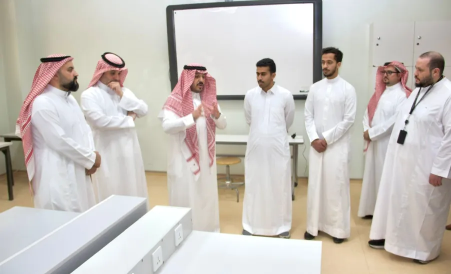  الكلية التطبيقية تستقبل وفداً من شركة لوسيد موتورز - لقاء 