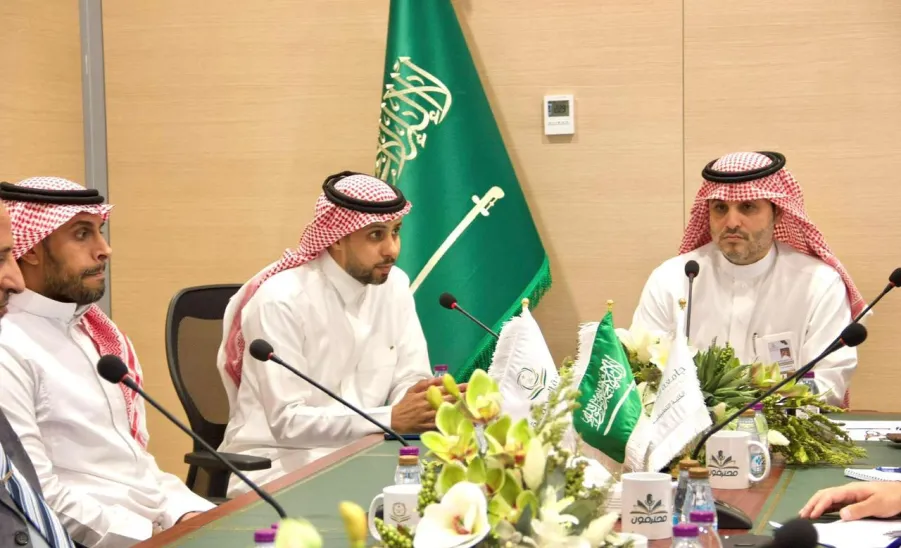 A team from the Vice-Rector's Office for Educational Affairs visits the Applied College - اجتماع 